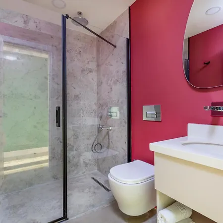 Otel Lavie